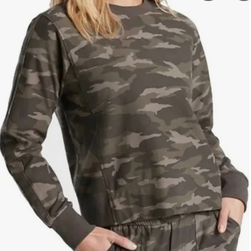 Athleta Camo Cropped Crewneck Size 2X